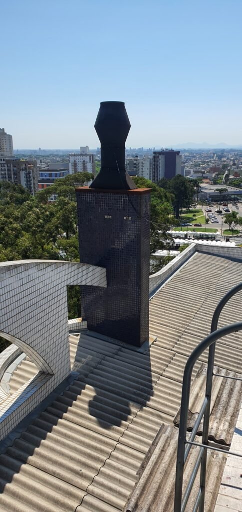 Demonstrar o estado da chaminé e chapéu antes da manutenção